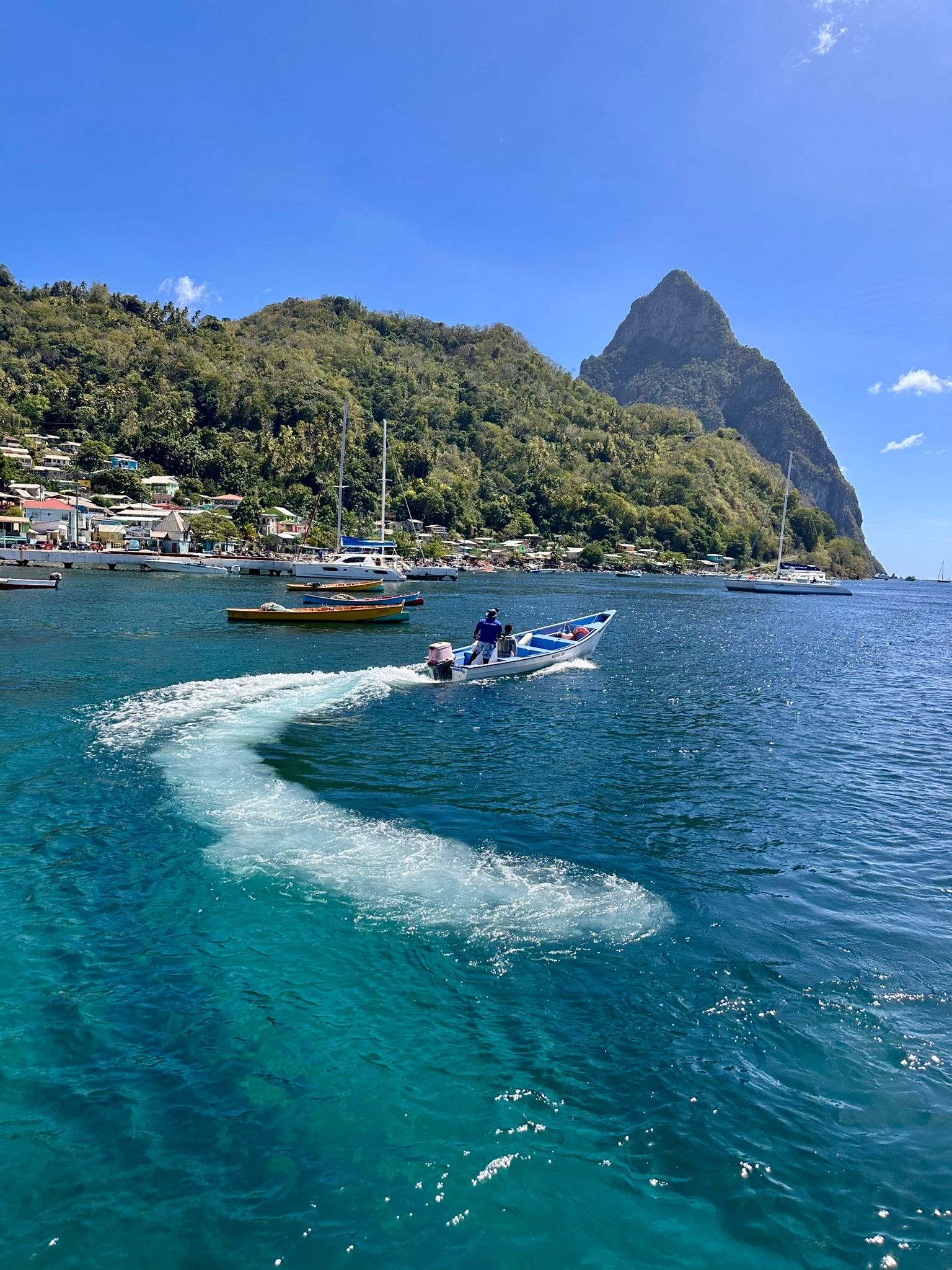 Baie caribéenne et relief de Sainte-Lucie
